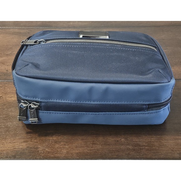 Tumi Alpha Bravo Response Travel Kit Toiletry Bag Navy Blue Coated Canvas NWT - Picture 4 of 8